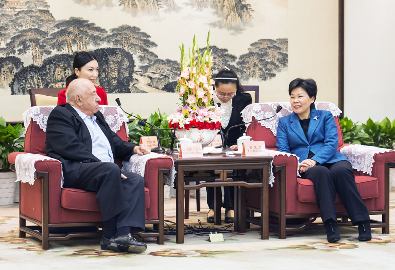 Kenneth E. Behring’s Visits The Zhejiang Museum of Natural History